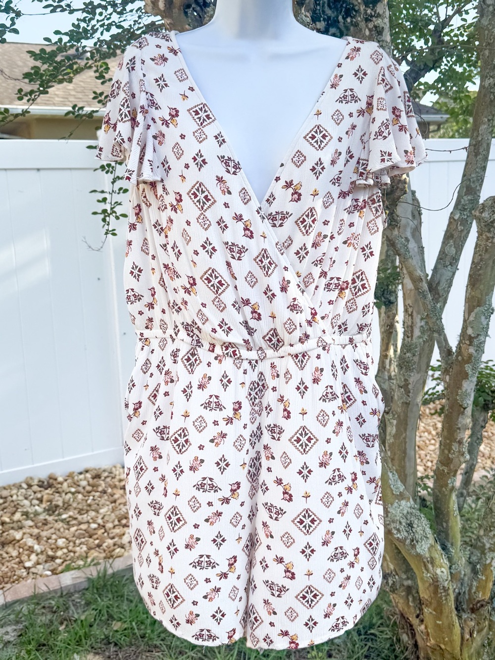 Torrid Floral Romper Plus Size 1 Cream Boho Flutter Sleeve Open Back